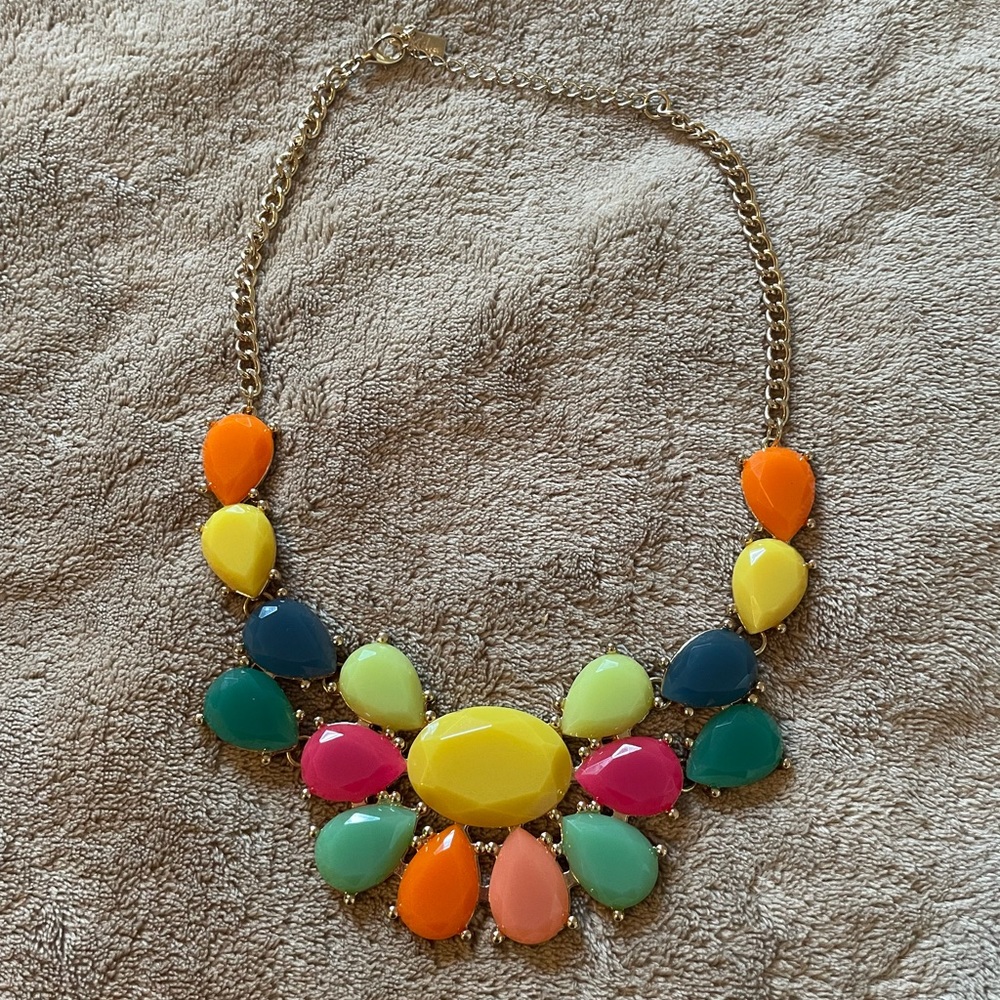 Colorful boutique statement necklace w/matching earrings